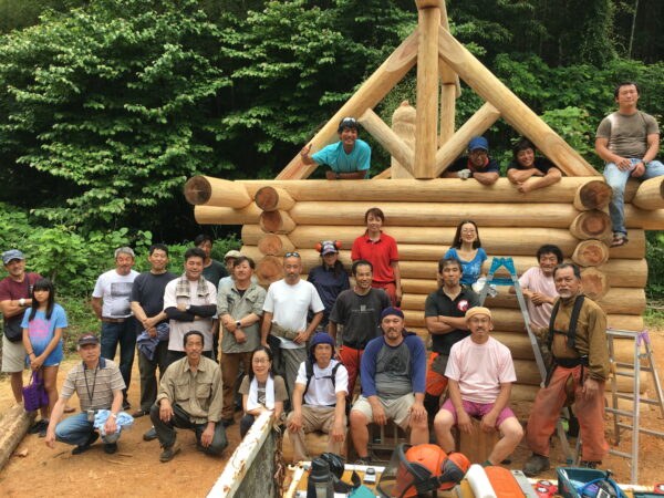 Passing on the Craft of Log Building