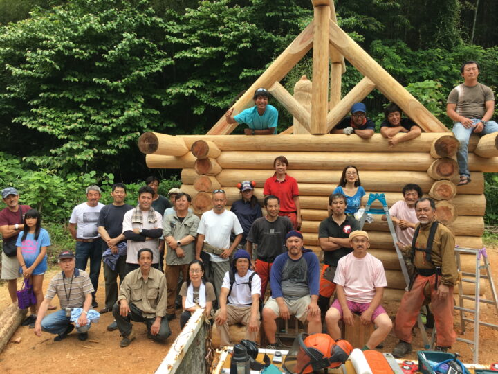 Passing on the Craft of Log Building 
